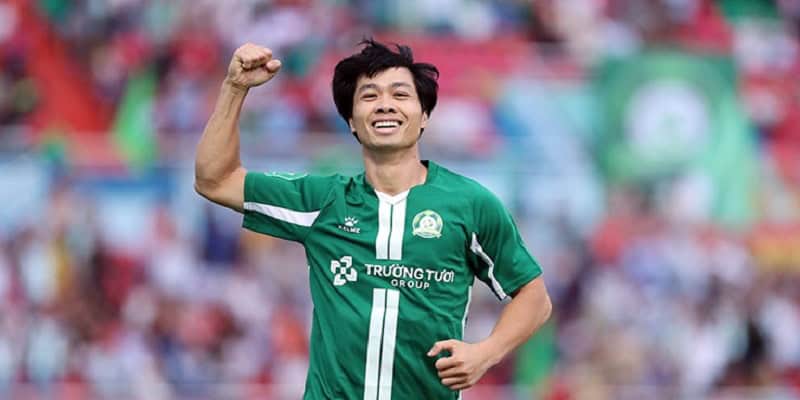 HLV Kim Sang Sik Có Hành Động Thân Mật Với Công Phượng - hình ảnh - fiixmvzyq.top HLV Kim Sang Sik Có Hành Động Thân Mật Với Công Phượng - hình ảnh - fiixmvzyq.top