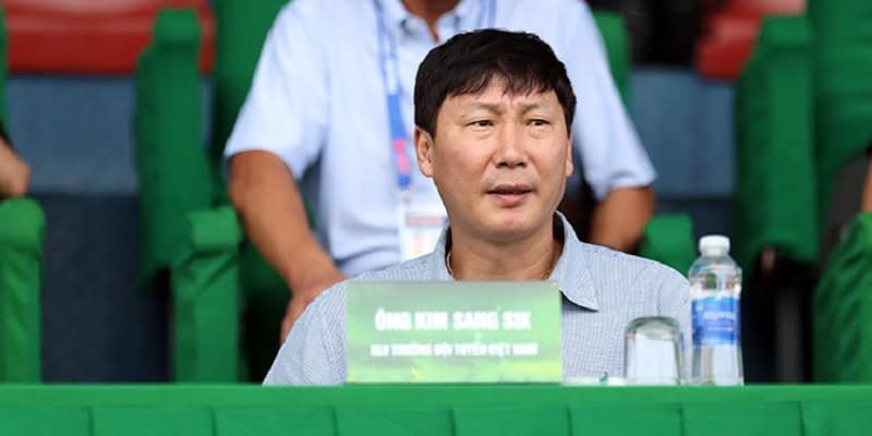 HLV Kim Sang Sik Có Hành Động Thân Mật Với Công Phượng - hình ảnh - fiixmvzyq.top HLV Kim Sang Sik Có Hành Động Thân Mật Với Công Phượng - hình ảnh - fiixmvzyq.top